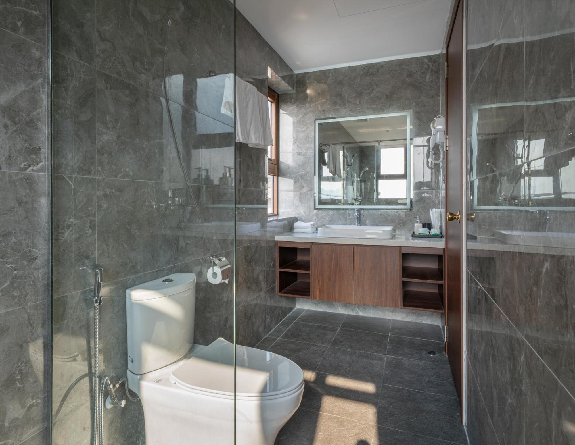 Paradise Premium Hotel Nguyen Khac Hieu — Photos 1